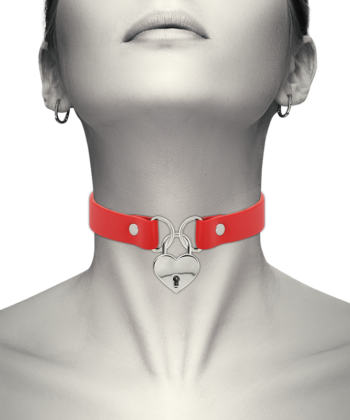 Visão alternativa de COQUETTE CHIC DESIRE - COLAR DE COURO VEGANO VERMELHO COM ACESSÓRIO DE CORAO COM CHAVE