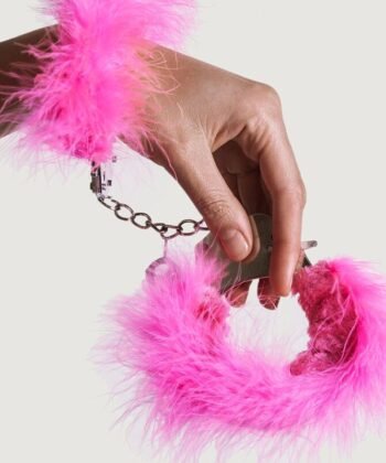 Visão alternativa de ADRIEN LASTIC - ALGEMAS DE METAL COM PENAS ROSA