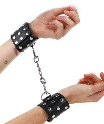 KINK - RETENÇÕES DE PULSO COM SNAP FASTEN COMPLETO DE REBITES PRETOS AJUSTÁVEIS 19-24 CM X 5,5 CM