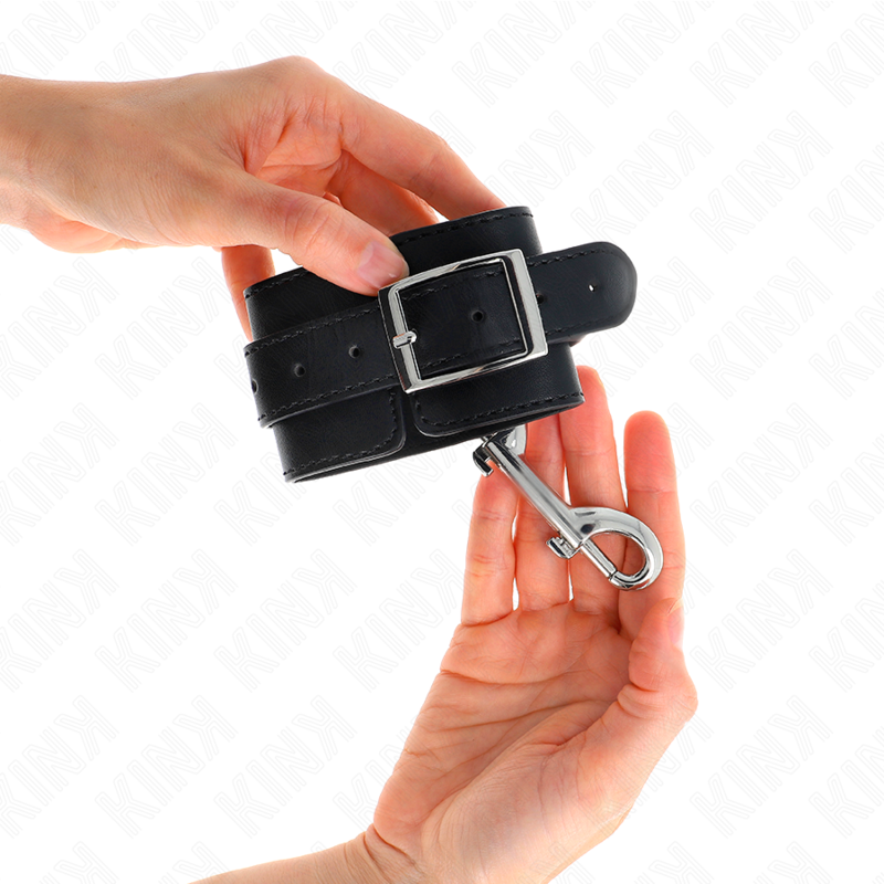 KINK - RETENÇÕES DE PULSO - LINHA DE REBITES ÚNICOS PRETO AJUSTÁVEL 17-28 CM X 5 CM - Imagem 4