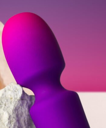 Visão alternativa de ROCKS-OFF - GLO-GIRL VIBRADOR WAND MINI ROXO