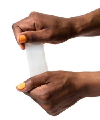 Visão alternativa de ROMP - MOSH MASTURBADOR MASCULINO TRANSPARENTE COM BAINHA REVERSÍVEL DE 6 CM